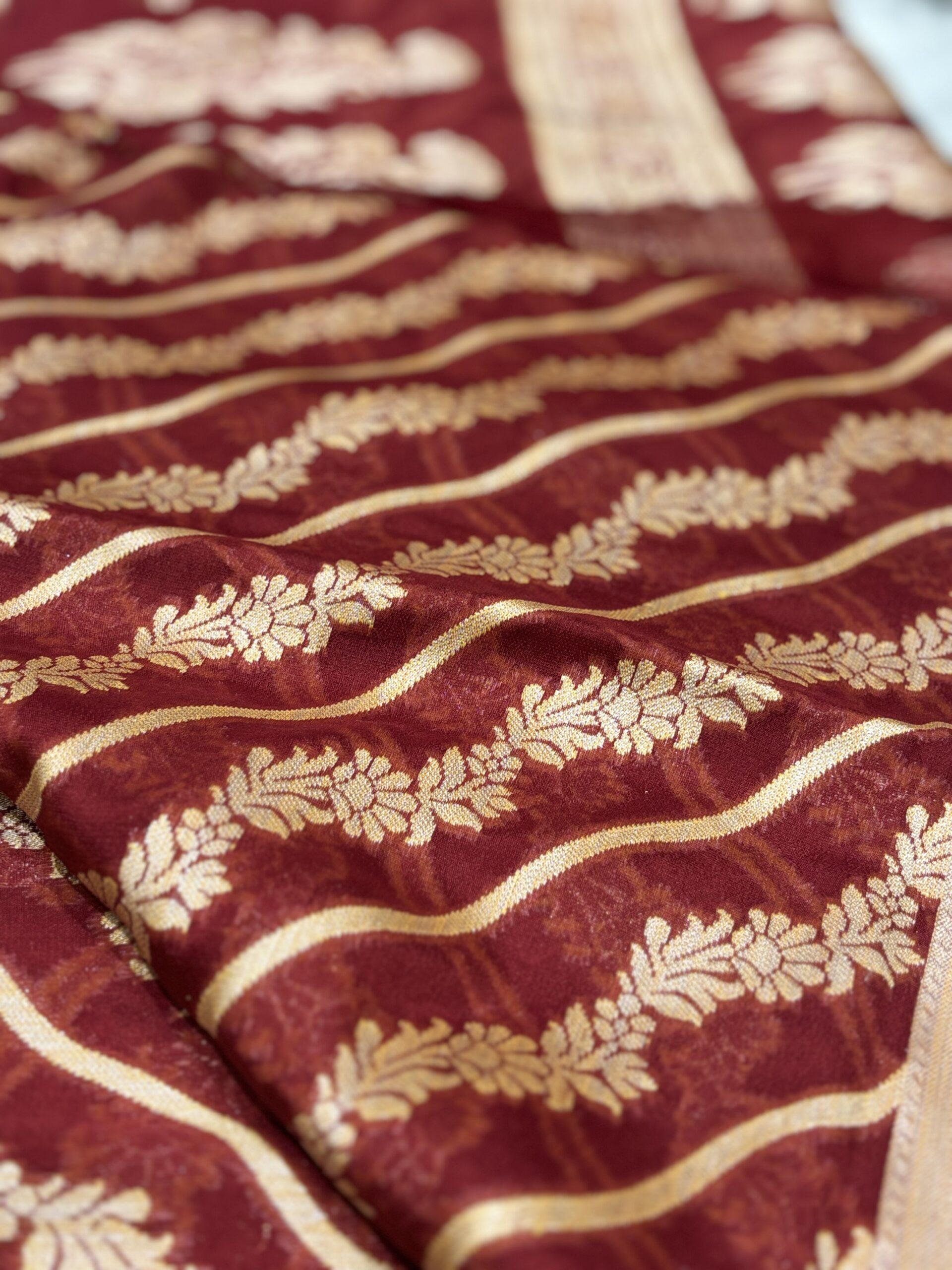 Pure Silk Chiffon Saree- Red - Image 3